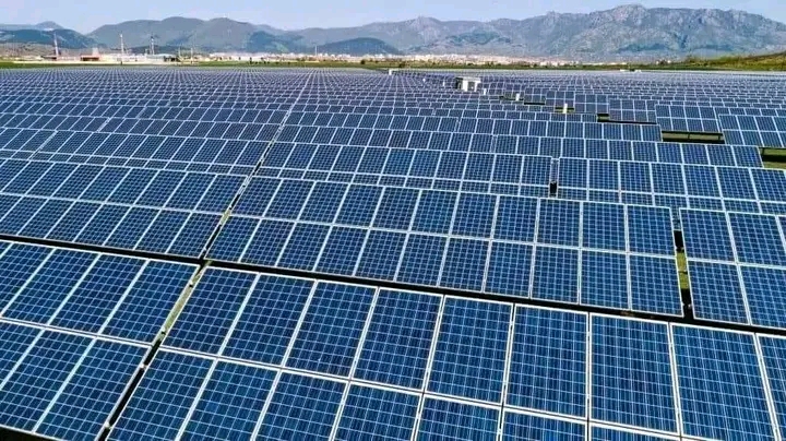 Kankan : le Ministre de l’énergie lance les travaux de construction de la centrale solaire photovoltaïque.