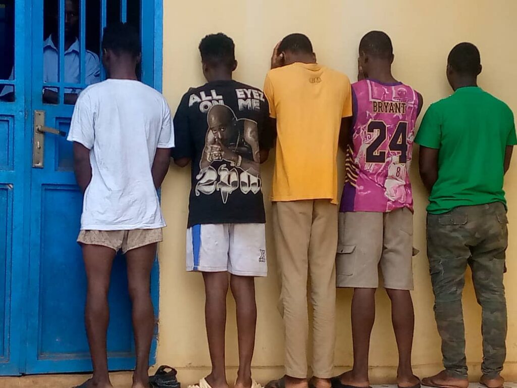 Guerre de Clans : la police arrête des jeunes qui sèment la terreur sur l’axe.