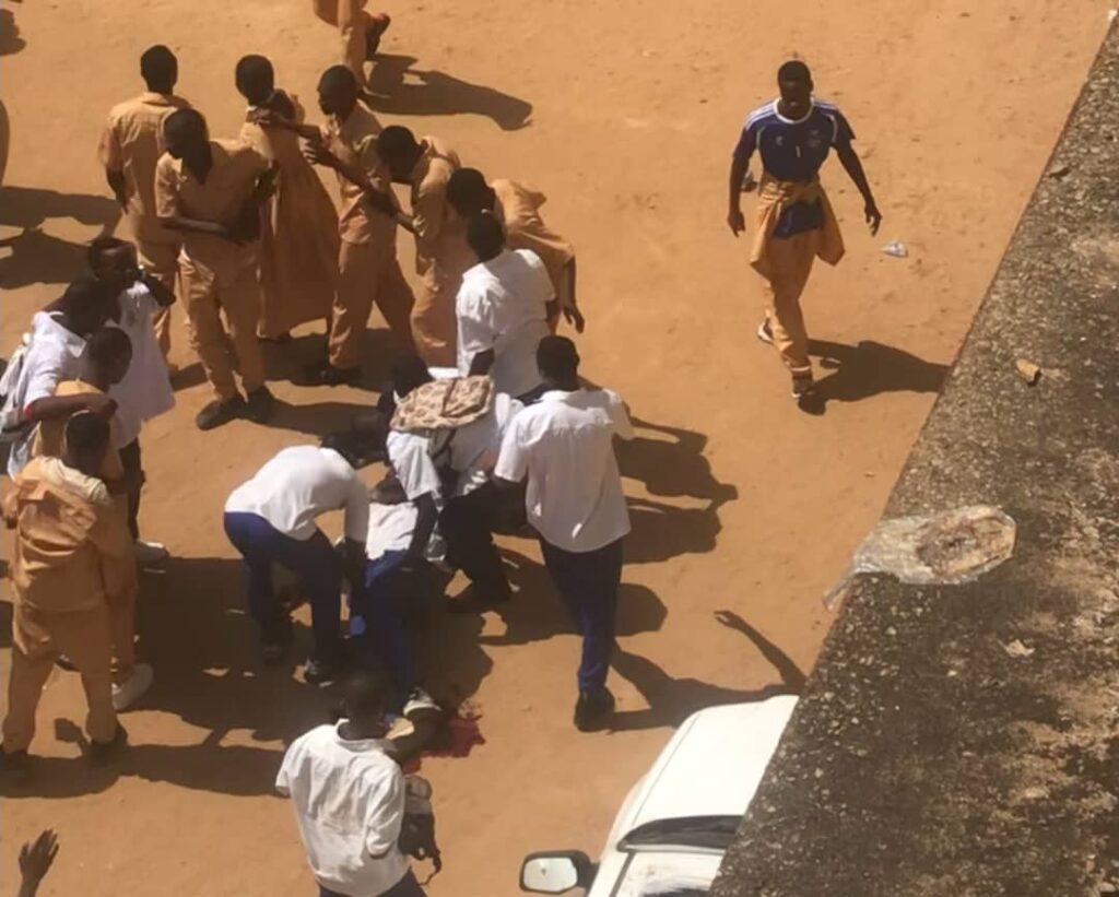 Un élève tombe du 3e étage au lycée Donka.
