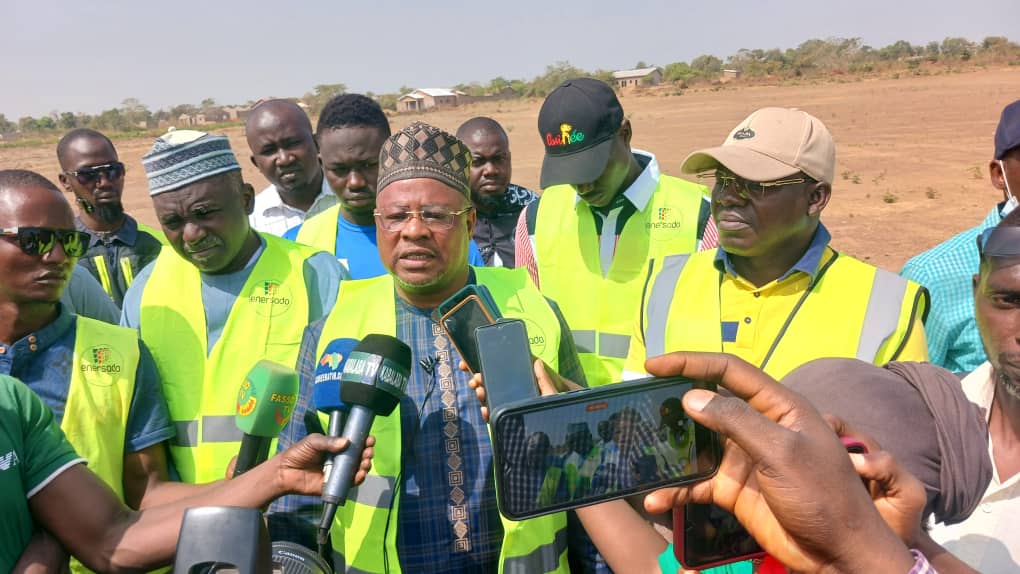 Kankan: pourquoi la société ENERSADO menace d’arrêter les travaux de construction de la centrale solaire ?