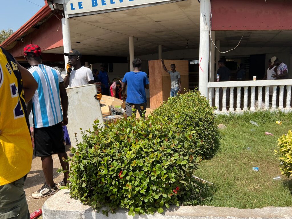 Belvédère déguerpi sans préavis clair