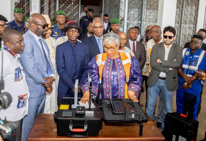 Guinée : Les kits du recensement biométrique arrivent à Conakry, lancement imminent