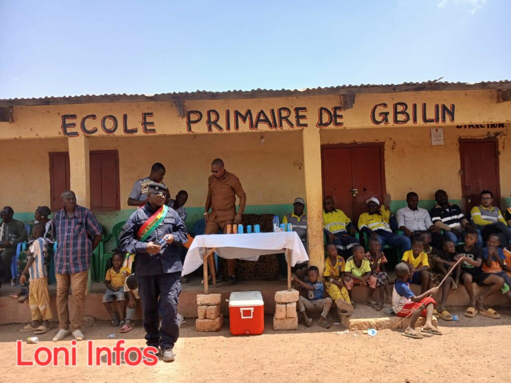 Mandiana-Gbilin : les élèves étudient à même le sol