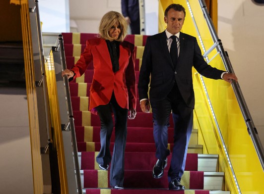 Tension entre Macron et son épouse : le président français dément