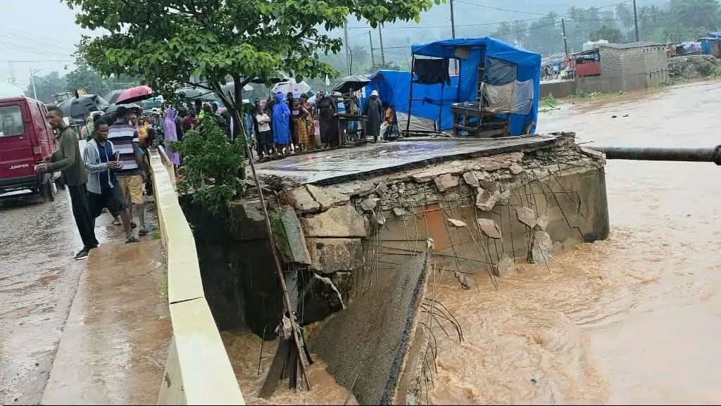 Fortes pluies à Conakry : plusieurs quartiers sous les eaux et des déplacements fortement perturbés