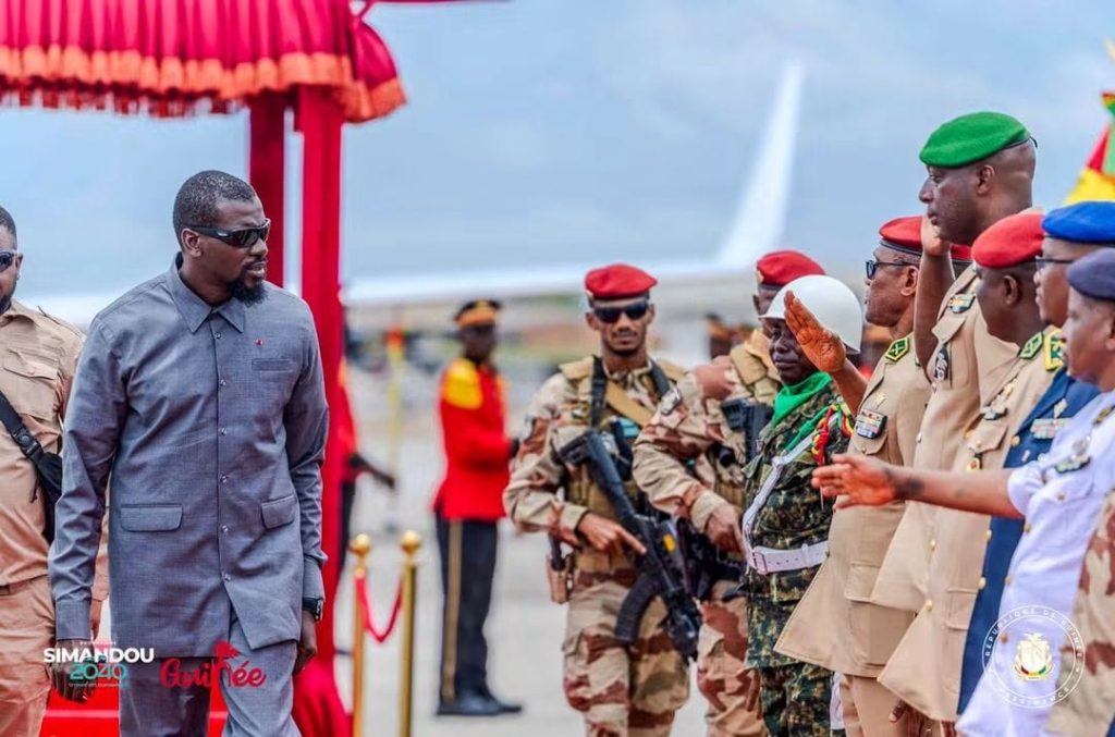 Guinée : le président Mamadi Doumbouya regagne Conakry