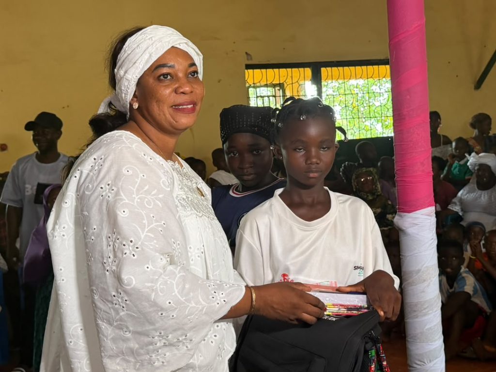 Kassa : Aminata Camara termine ses vacances parlementaires avec un geste fort pour les élèves