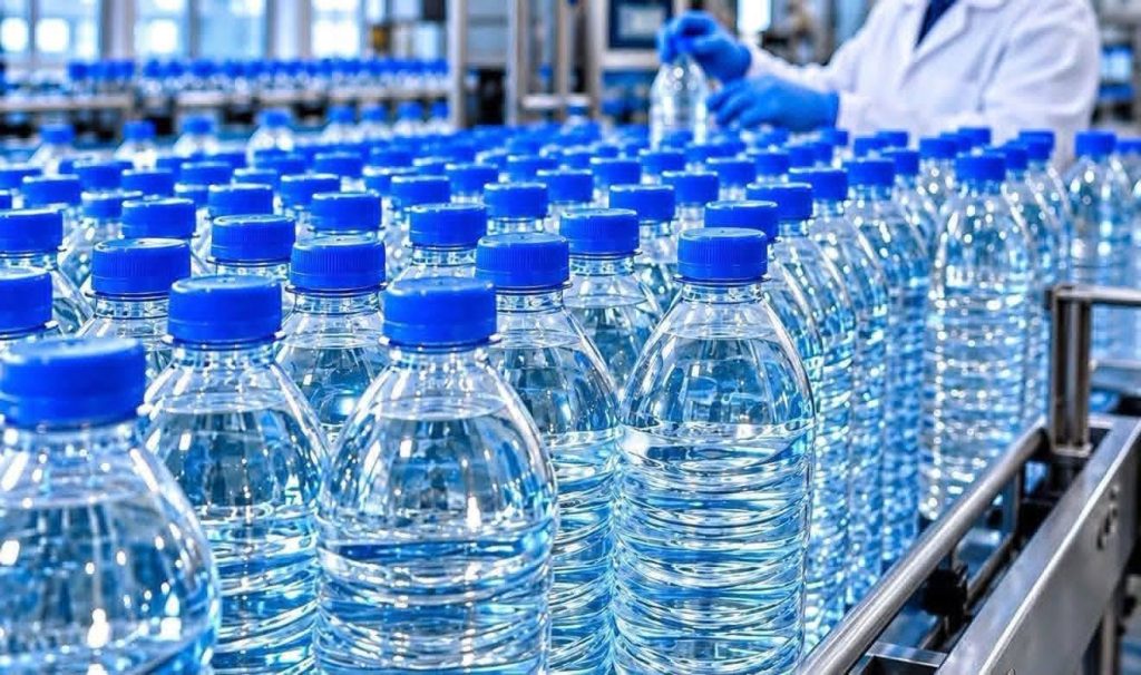 Guinée : le gouvernement fixe de nouveaux prix plafonds pour l’eau minérale et minéralisée